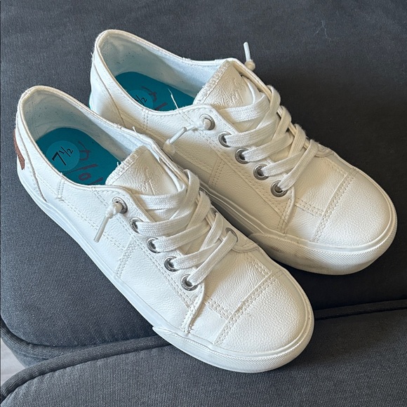 Shoes - Women's White Casual Lace-Up Sneakers